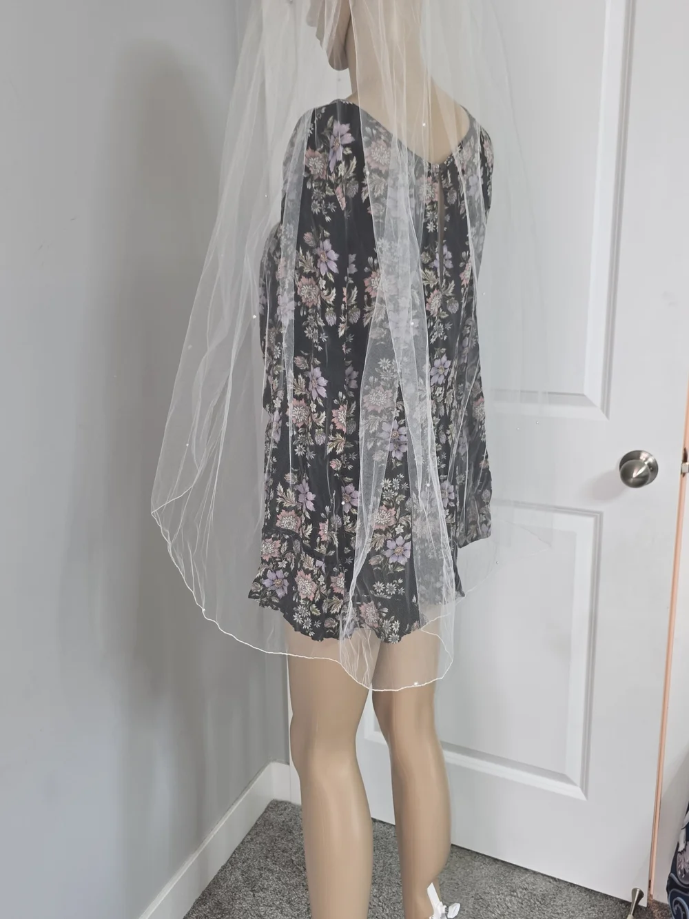 Vintage two-tier tulle bridal veil adorned delicate scattered pearls 36